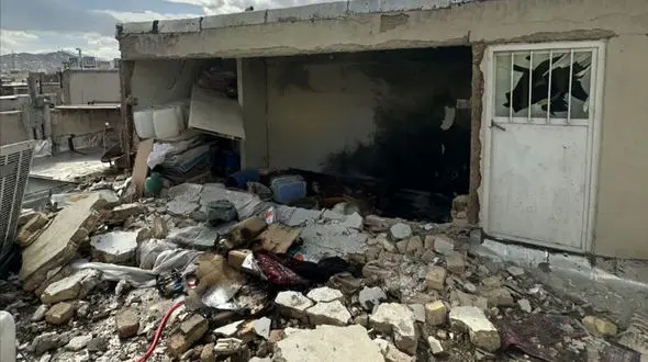 نارنجک در دست پسر16 ساله اراکی ترکید و خانه ای ویران شد / پسر نوجوان معجزه آسا زنده ماند + جزییات