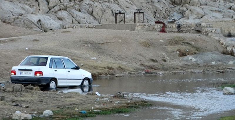 شست و شوی ماشین در چشمه قدمگاه