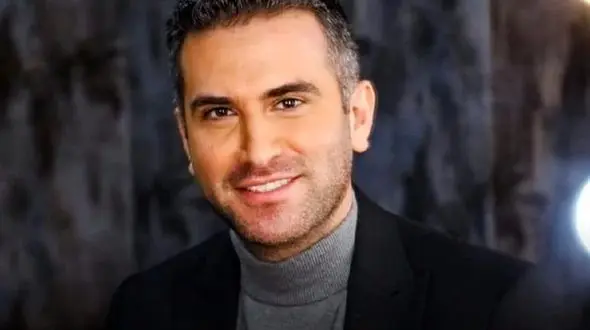 استایل عجیب بازیگر معروف سینما وتلویزیون لب دریا / هوتن شکیبا کولاک کرد!