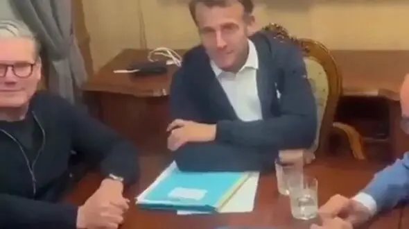 ویدئویی بحث‌برانگیز از رئیس‌جمهور فرانسه که همه را شگفت‌زده کرد