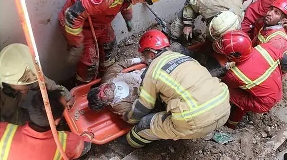 مرد اصفهانی زیر آوار یک خانه زنده زنده دفن شد + جزییات