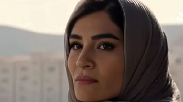 سکانسی از سریال پُرحاشیه این روزها؛ زمین خوردن ثریا در سریال در انتهای شب/ شما چه حِسی داشتین؟