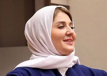 سفر گلوریا هاردی؛ بازیگر زن “جوکر” به یزد ؛ انتخاب خاص خانم بازیگر در فروشگاه بزرگ کیف های سنتی