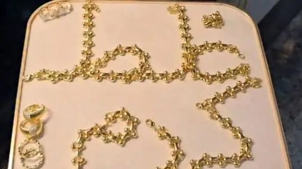 فیلم/ ابتکار خانم‌پسند مرد ایرانی برای معذرت‌خواهی از همسرش به طلا همه را انگشت به دهان کرد/ اصل ببخشید اینه بقیه سوسول بازیه