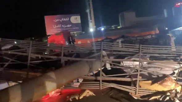 سقوط بیلبورد منجر به مصدومیت 5 نفر شد /  علت حادثه چه بود؟