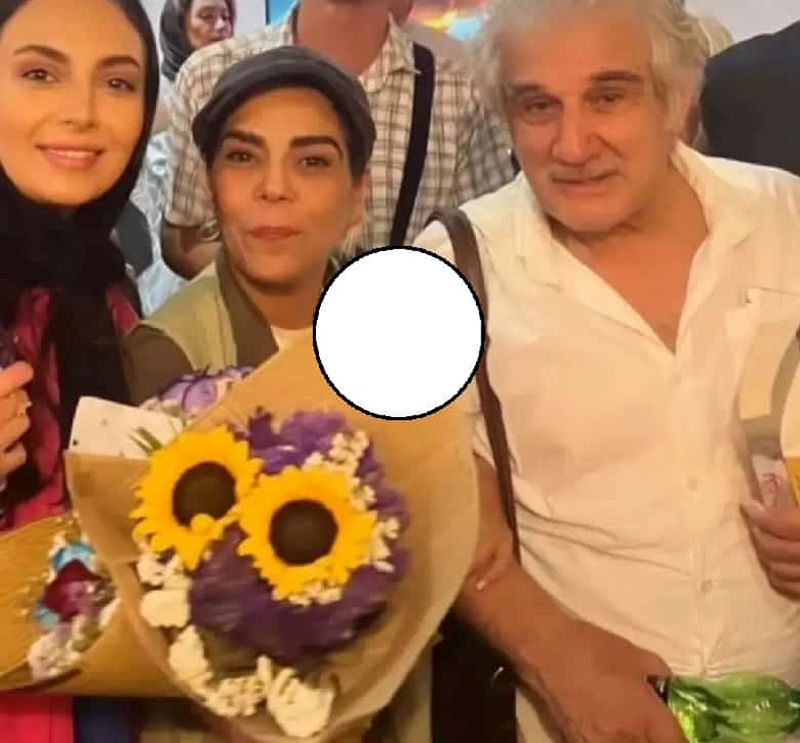 مهشید جوادی با آقای مهدی هاشمی و همسر جوانش همنشین شده است.