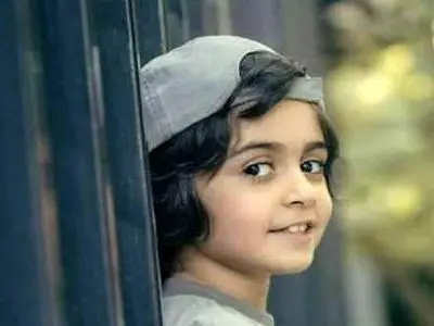 فیلم/ استایل جدید رایان سرلک نوجوان ۱۲ ساله در جشن حافظ سوژه رسانه‌ها شد / پسر کوچولوی با استعداد سینمای ایران ملد شد!