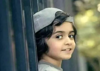 فیلم/ استایل جدید رایان سرلک نوجوان ۱۲ ساله در جشن حافظ سوژه رسانه‌ها شد / پسر کوچولوی با استعداد سینمای ایران ملد شد!