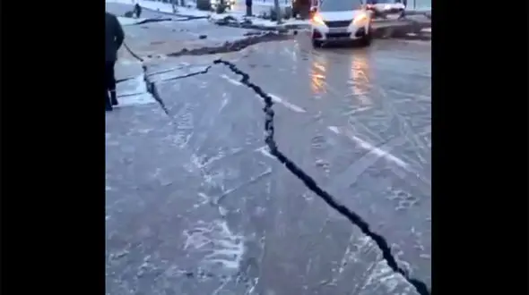 ببینید: فیلم ترک خوردگی فجیع زمین در ترکیه بعد از زلزله