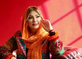 فیلم آواز خوانی و دور دور نیوشا ضیغمی با آهنگ شاد پشت فرمون ! / چه ابرو بالا و پایینی میکنه !