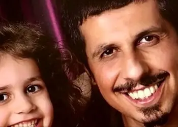 نگاهی به چیدمان کتابخانه شیک و سنتی سلطان طنز ایران، «جواد رضویان»/ کتاب های شهرهای جهان و مردمان جهان