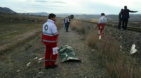 عکس / مرگ تلخ جوان ۳۳ ساله بر اثر برخورد قطار در ورامین