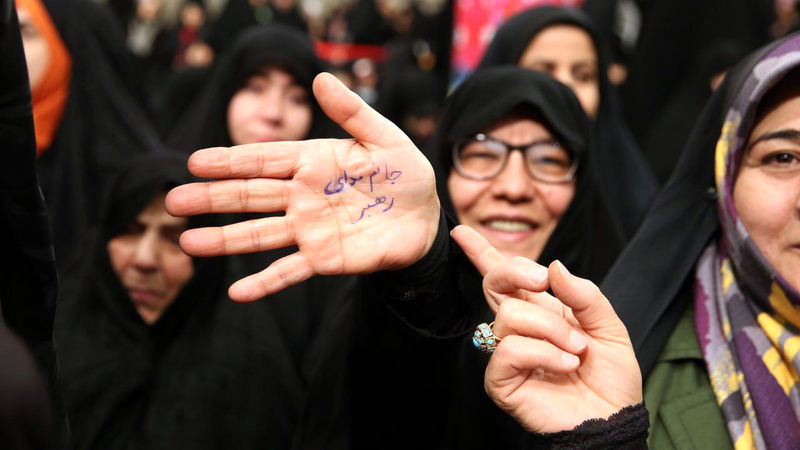 دیدار هزاران نفر از زنان و دختران با رهبر انقلاب