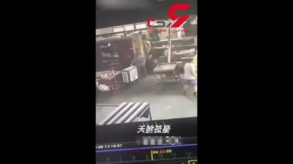 ببینید یک زن چطور در دستگاه پرس له شد! + فیلم دلخراش