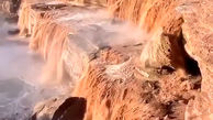 عجایب آبشار قهوه ای رنگ + فیلم