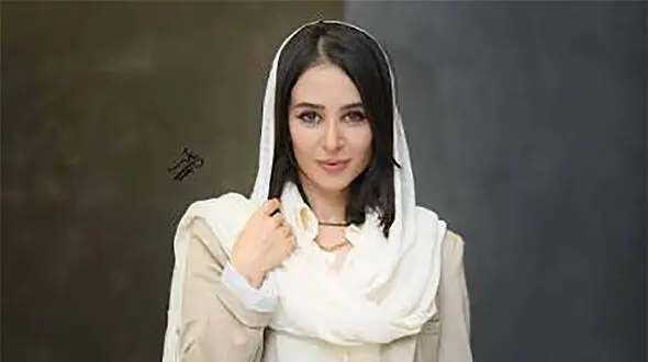 فیلم/ سوتی خنده‌دار الناز حبیبی در برنامه زنده؛ وقتی «آقای گل سینما» را با علی دایی اشتباه گرفت!