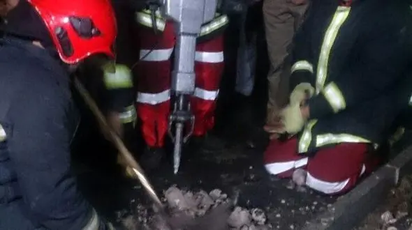 فیلم عملیات برای یافتن کودک 3 ساله که جوی آب او را باخود برده است+عکس