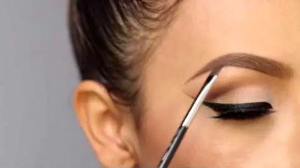 فوت و فن های خانگی رنگ کردن ابرو /با کمترین هزینه آرایشگر خودتان باشید