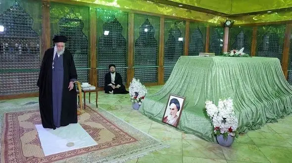 حضور امروز رهبر معظم انقلاب در حرم مطهر امام خمینی (ره)