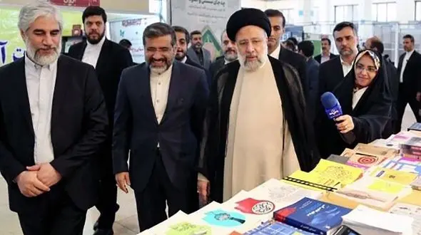 رئیس‌جمهور در نمایشگاه کتاب تهران