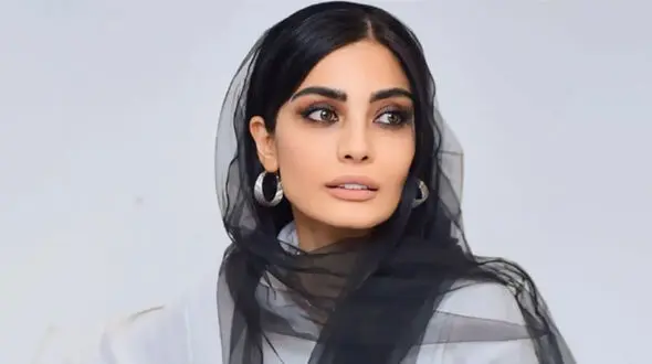صحرا اسداللهی با این استایل میزبان دورهمی رفقایش شد