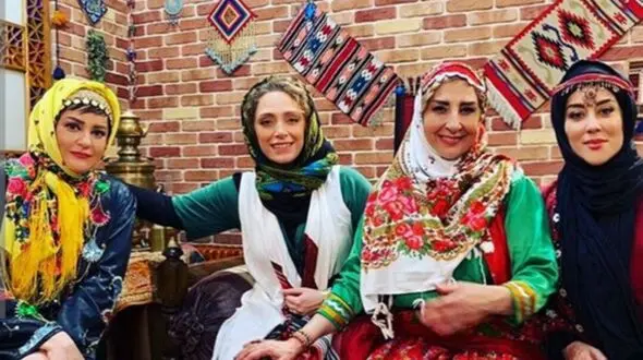 فیلم  نگاهی به دکوراسیون گرم خانه  مرجانه گلچین با گلیم و جاجیم اصیل ایرانی/ شنید نعیمه نظام دوست مهمانشه زیاد غذا درست کرد !