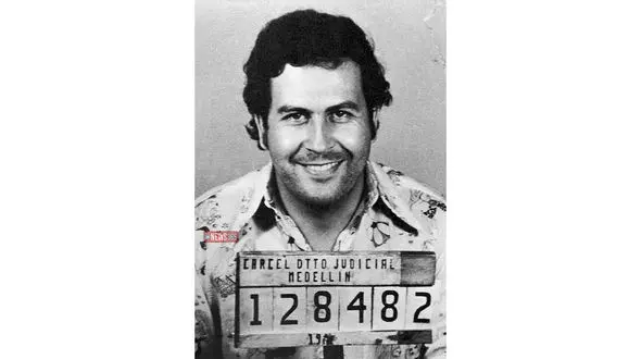 دلارهای این قاچاقچی میلیاردر به آتش کشیده شد+ عکس