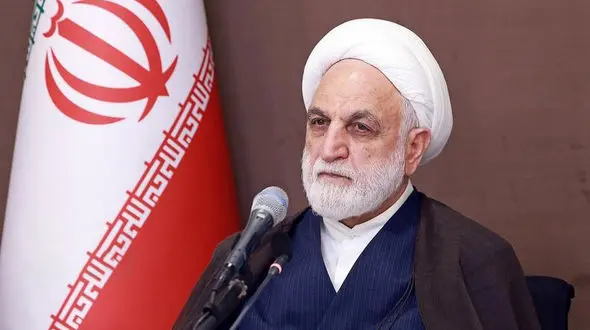 حضور حجت‌الاسلام والمسلمین محسنی اژه‌ای در منزل شهید رئیسی