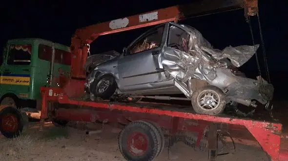 تیبا در جاده اردستان آش و لاش شد / راننده جان سالم به در برد + عکس