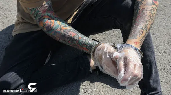 سارق محتویات خودرو در کرمان دستگیر شد