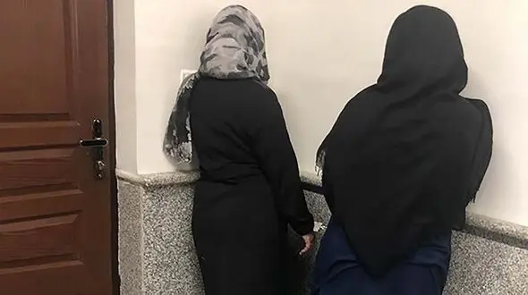 بازداشت مادر و دختر بی آبرو در لارستان / پلیس آنها را زمینگیر کرد