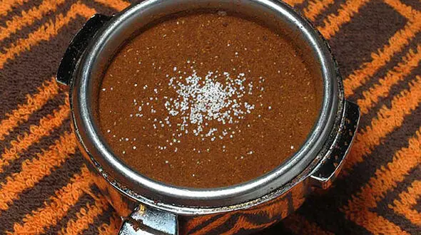 تلخی قهوه را با نمک متعادل کنید نه با شکر + فیلم