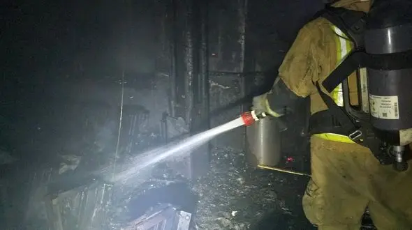 آتش‌سوزی گسترده در کارخانه فوم سبزوار مهار شد