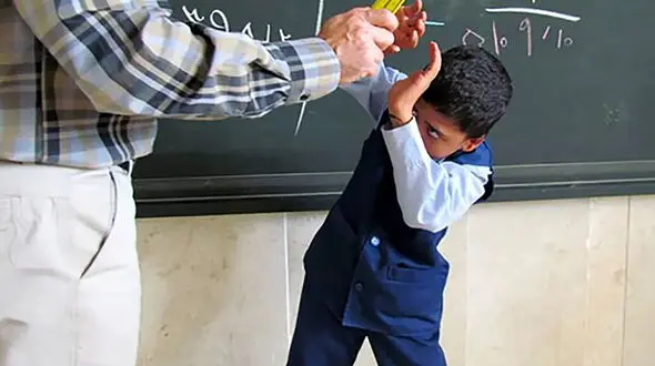  معاون مدرسه دانش آموز را کتک زد + واکنش آموزش و پرورش سیستان و بلوچستان 