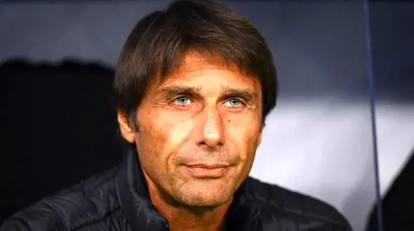 خوشحالی غیرقابل وصف کونته در میان هواداران تیم حریف + تصاویر