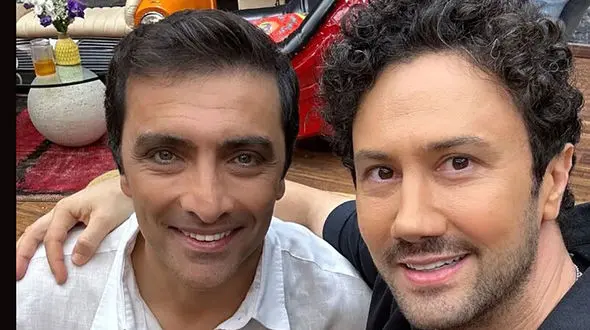 ژست صمیمی شاهرخ استخری و پدرخانم بسیار جوانش در طبیعت زیبای بلژیک/ چه مادر زن خوش انرژی و باکلاسی هم دارن ماشاءالله