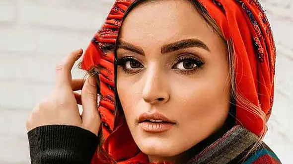 ژست جذاب و خاص نیلوفر پارسا پربازدید شد