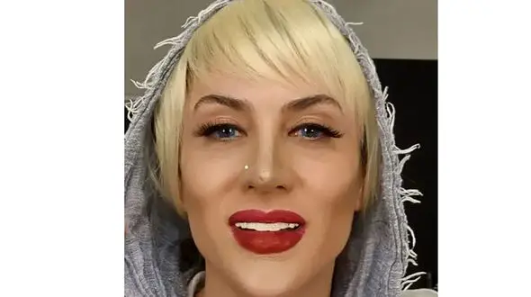 این زن جذاب زن هزارچهره ایران است / عمرا خانم بازیگر را بشناسید ! + فیلم حیرت آور