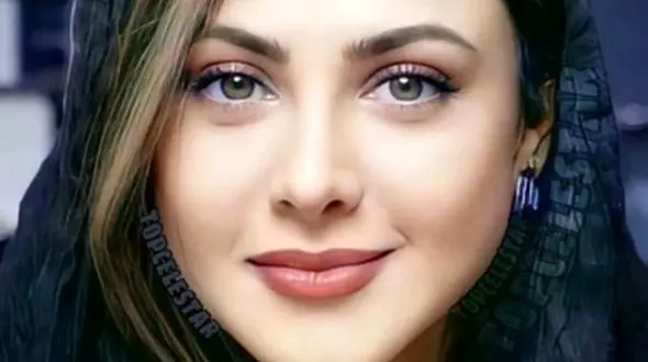 آزاده صمدی: به دلیل مشکلات مالی بازی می‌کنم