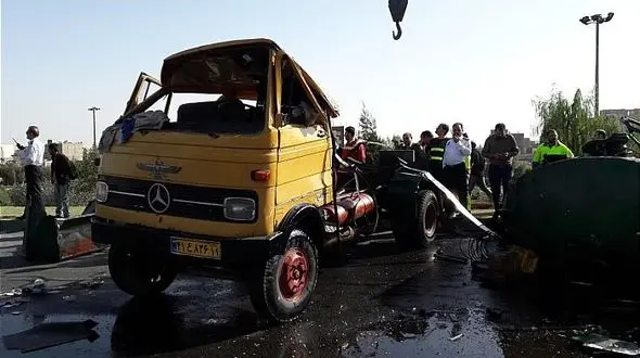 واژگونی تانکرگازوئیل در بزرگراه آزادگان + عکس 