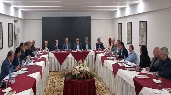 پورفرج: گردشگر به صورت مجانی هم وارد ایران نمی شود/ همه گردشگران تورهایشان را لغو کردند!