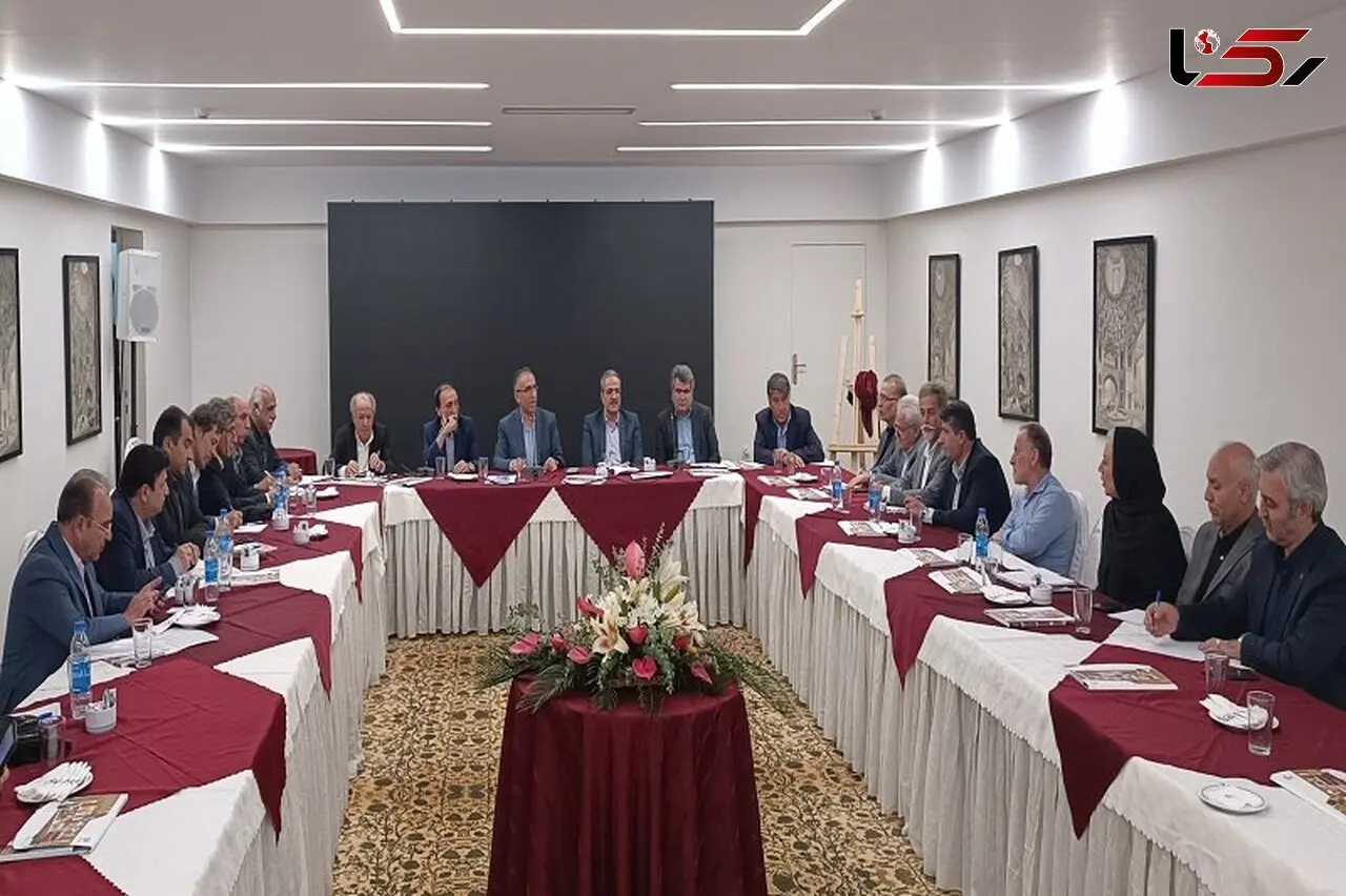 پورفرج: گردشگر به صورت مجانی هم وارد ایران نمی شود/ همه گردشگران تورهایشان را لغو کردند!