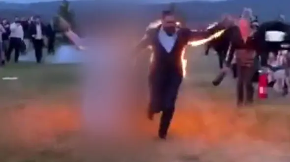 ببینید /  عروس و داماد روز جشن خود را آتش زدند!  + فیلم لحظه به لحظه