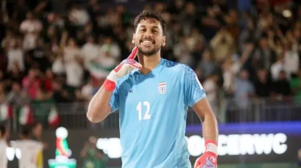 دروازه‌بان تیم ملی فوتبال ساحلی: نمی‌شود بازیکن در اسنپ یا سر ساختمان کار کند و با مقام برگردد!