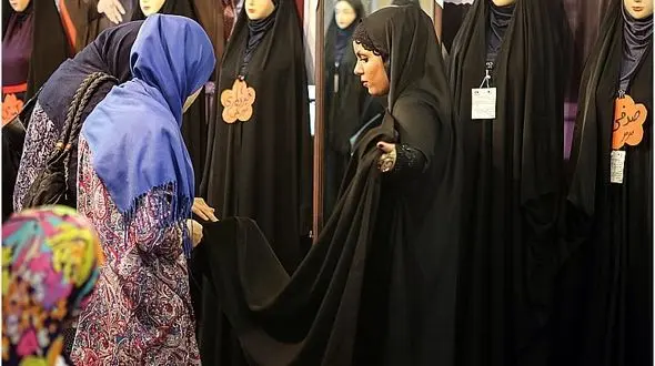  39 ماده از لایحه عفاف و حجاب بررسی و تصویب شد / کاشت مژه و ناخن ممنوع و پوشش چادر اجباری می شود ؟ 