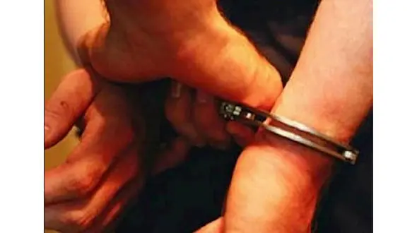 دستگیری مرد کرجی که هم لباس می‌فروخت هم  مخدر 