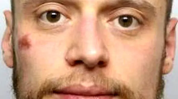 کار زشت این مرد با به پلیس های زن + عکس