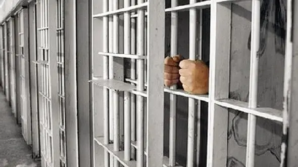  6ماه زندان به خاطر عمل زشت معلم با شاگردانش