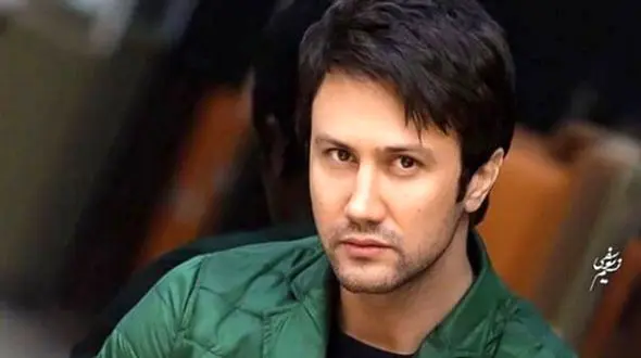 وقتی شاهرخ استخری تصمیم میگیره پولِ سلمونی نده و خودش موهاشو اصلاح میکنه+ویدیو/ رونمایی آقای بازیگر از روشویی اعیانی و با کلاس خانه اش