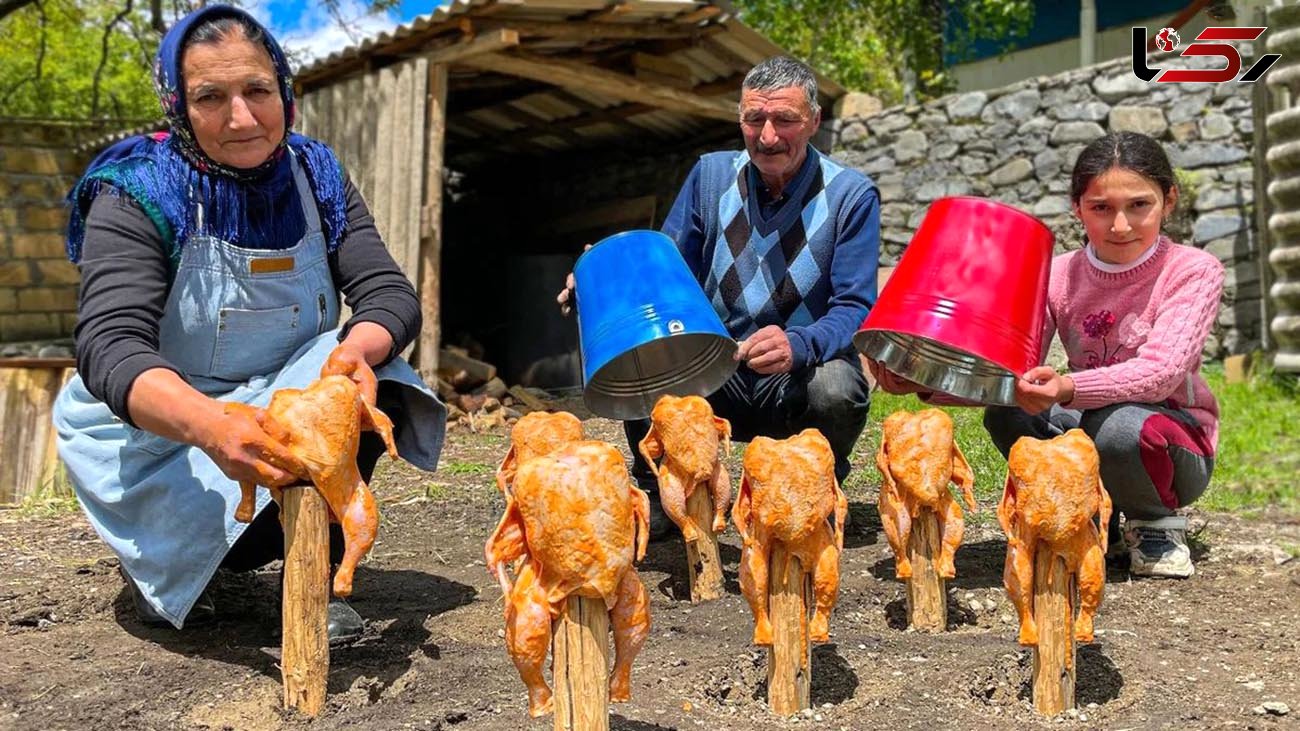 فیلم جذاب ترین غذای روستایی در آذربایجان/ بریانی مرغ زیر سطل های فلزی